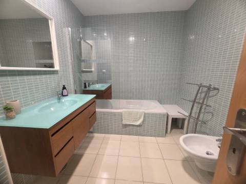 Apartamento T1 na Marina de Olhão com piscina