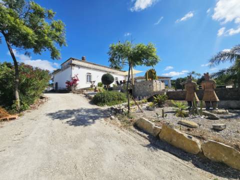 Quinta Histórica de Excelência - Luxo, Autonomia Energética e Rendimento Mensal no Coração do Algarve