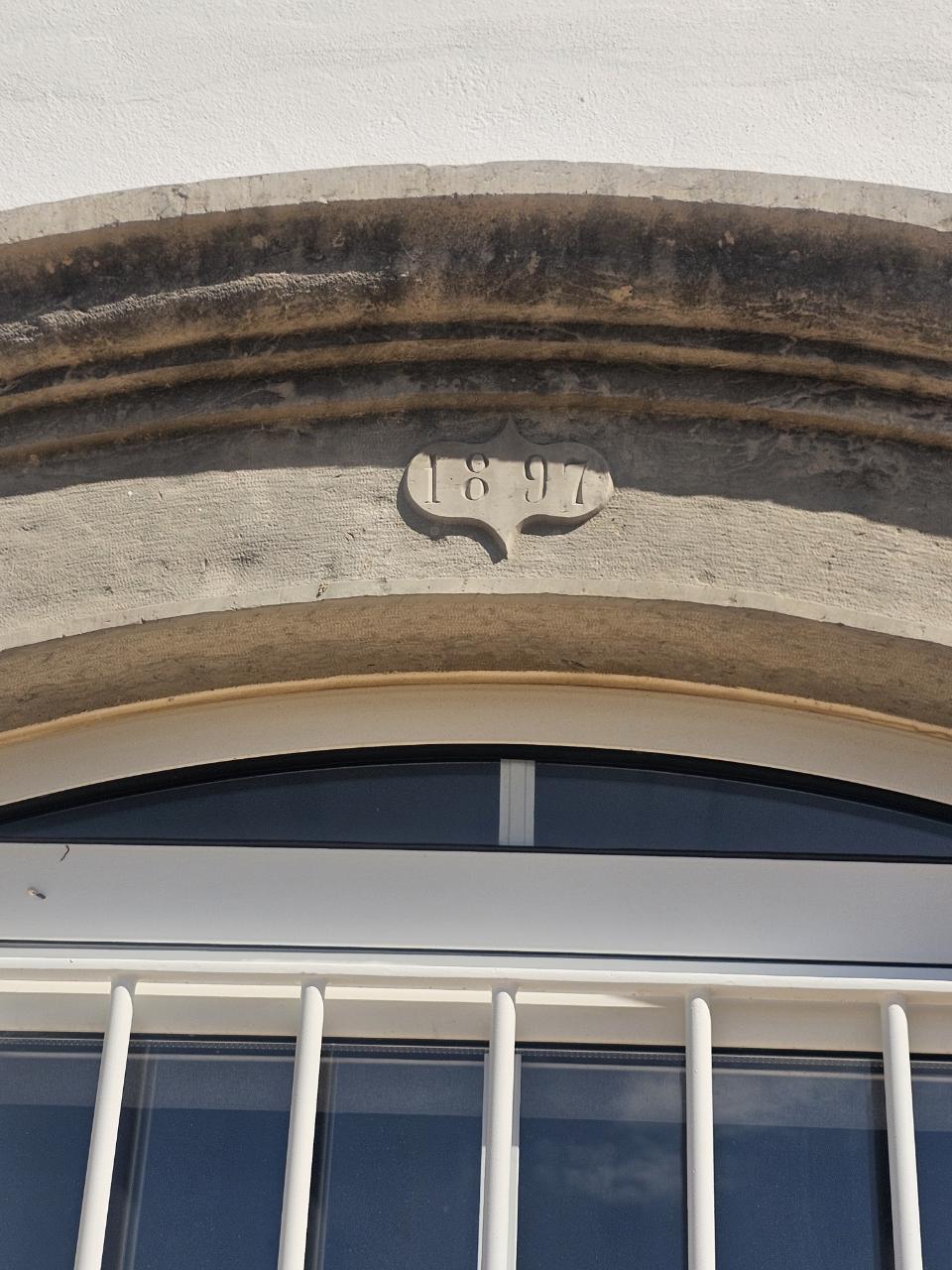 alt
