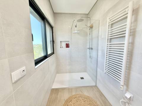 Moradia V4 com vista campo e piscina em Pechão - Olhão