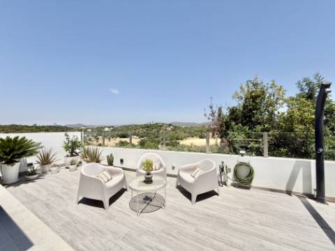 Moradia V4 com vista campo e piscina em Pechão - Olhão