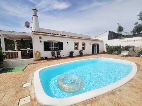 CPCV ASSINADO 


Charmosa Moradia Algarvia com Piscina, Estúdio Independente e Vistas Deslumbrantes