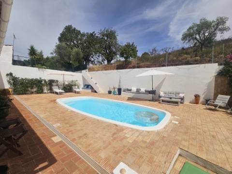 CPCV ASSINADO 


Charmosa Moradia Algarvia com Piscina, Estúdio Independente e Vistas Deslumbrantes
