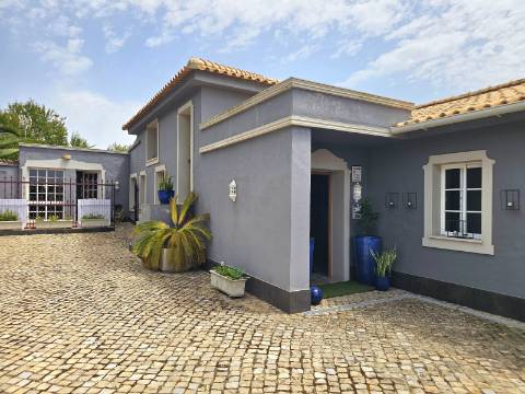 Excelente Oportunidade de Investimento em Almancil | Moradia com 4 Unidades Independentes e Piscina