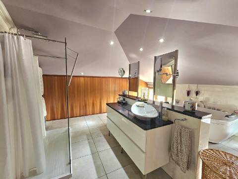 Excelente Oportunidade de Investimento em Almancil | Moradia com 4 Unidades Independentes e Piscina