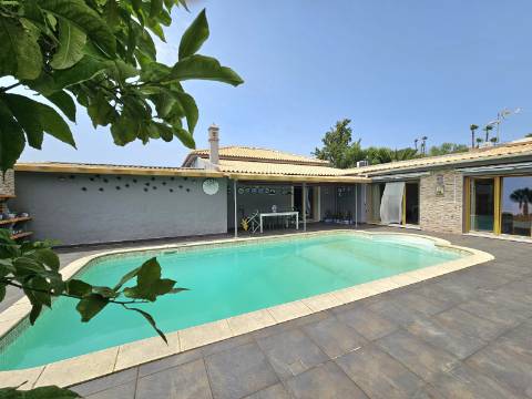 Excelente Oportunidade de Investimento em Almancil | Moradia com 4 Unidades Independentes e Piscina