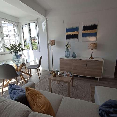 BENFICA | AV. URUGUAI | T4 EM T3 | REMODELADO A ESTREAR | SALA 43m2 | COZINHA OPEN SPACE | 2 VARANDAS