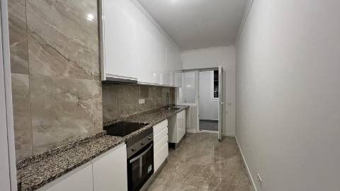 Remodelado a estrear | Portimão | T3 | 2 WC's | 2 varandas | Vista mar 