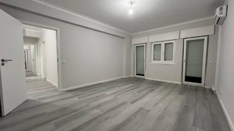 Remodelado a estrear | Portimão | T3 | 2 WC's | 2 varandas | Vista mar 