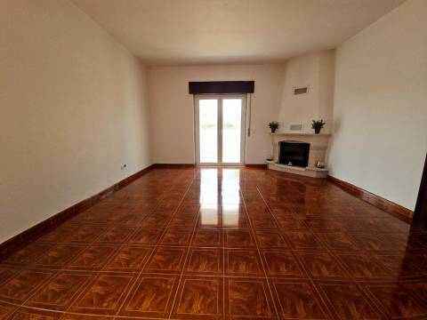 CARTAXO | MORADIA ISOLADA | T2 | SÓTÃO l LAVANDARIA | CHURRAQUEIRA | ANEXO | TERRENO | ESPAÇO PARA CRESCER